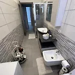 Casa Di Afi, Maggiore 5 Min Perfect For 4 - Kitchen - Parking - Netflix דירה ארונה