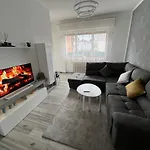 Casa Di Afi, Maggiore 5 Min Perfect For 4 - Kitchen - Parking - Netflix * ארונה