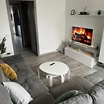 Casa Di Afi, Maggiore 5 Min Perfect For 4 - Kitchen - Parking - Netflix