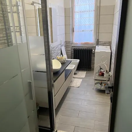 아파트 Casa Di Afi, Maggiore 5 Min Perfect For 4 - Kitchen - Parking - Netflix