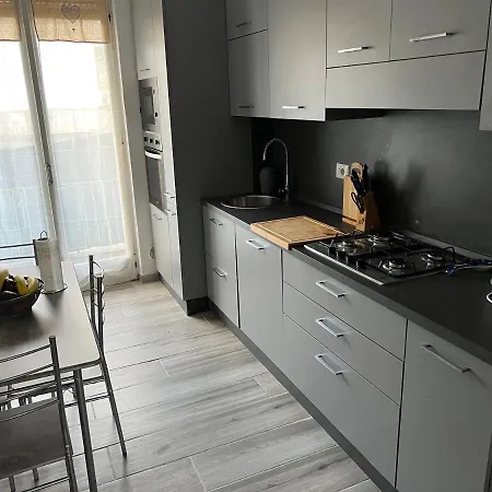 Casa Di Afi, Maggiore 5 Min Perfect For 4 - Kitchen - Parking - Netflix * 아로나