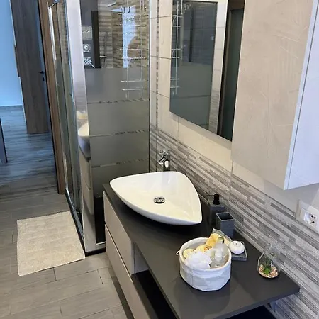 Casa Di Afi, Maggiore 5 Min Perfect For 4 - Kitchen - Parking - Netflix Appartement *