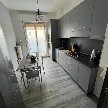 Casa Di Afi, Maggiore 5 Min Perfect For 4 - Kitchen - Parking - Netflix 아파트