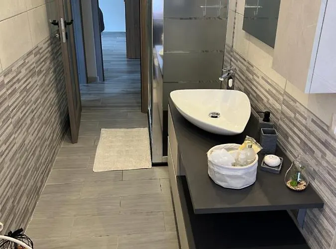 Casa Di Afi, Maggiore 5 Min Perfect For 4 - Kitchen - Parking - Netflix Arona